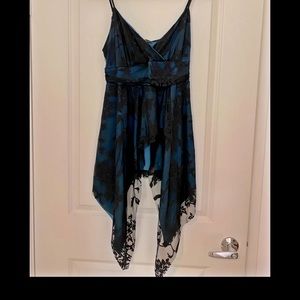 NEVER WORN! PRETTY LACE OVERLAY CAMISOLE-STYLE TOP